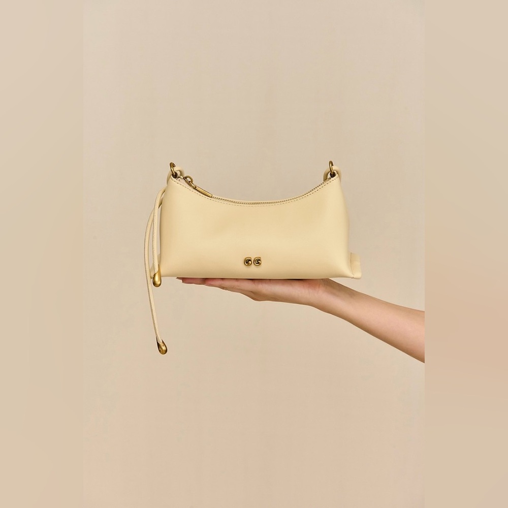 CULT GAIA Osa Leather Shoulder in Buttercream - Picture 4 of 11